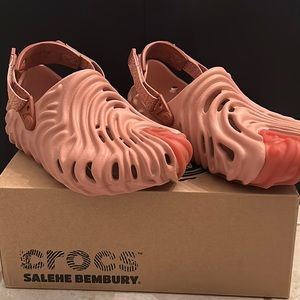 SALEHE BEMBURY X CROCS POLLEX CLOG KUWATA